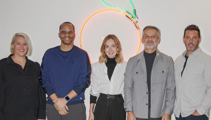 Colleen Theis, Presidente e COO da The Orchard, Eliton Nascimento, Diretor de Negócios da OniMusic, Sylvia Medeiros, Vice-Presidente Sênior da The Orchard Brazil, Nelson Tristão, Presidente da OniMusic, Brad Navin, CEO da The Orchard
