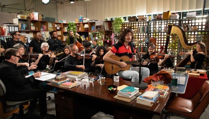 Tim Bernardes e orquestra no Tiny Desk Brasil/ crédito fotos Fernanda Carvalho @_fernanda.carvalho_