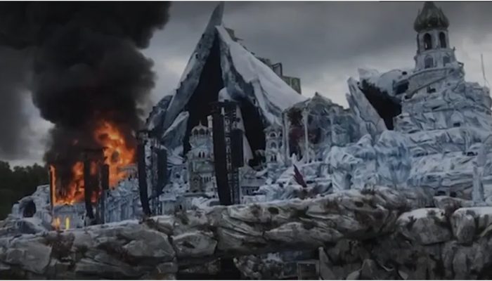 Palco principal do Tomorrowland pega fogo (Crédito: BBC)