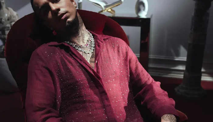 Veigh leva "Dos Prédios Deluxe" a 1 bilhão de streams no Spotify e entra em lista rara do trap nacional
