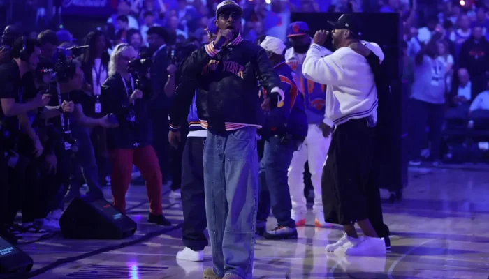 Wu-Tang Clan agita público no Madison Square Garden durante intervalo de partida decisiva das finais da NBA