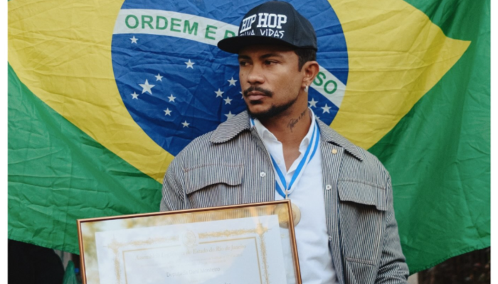 Xamã recebe Medalha Tiradentes e é anunciado como professor da Universidade do Hip Hop