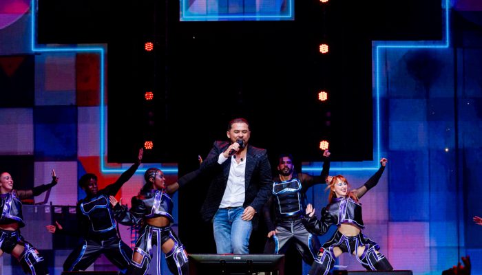 Xand Avião no palco do FestVybbe