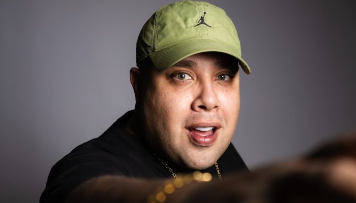 Zuza dedica "Acalma Meu Viver" para a esposa e os filhos e canta sobre gratidão